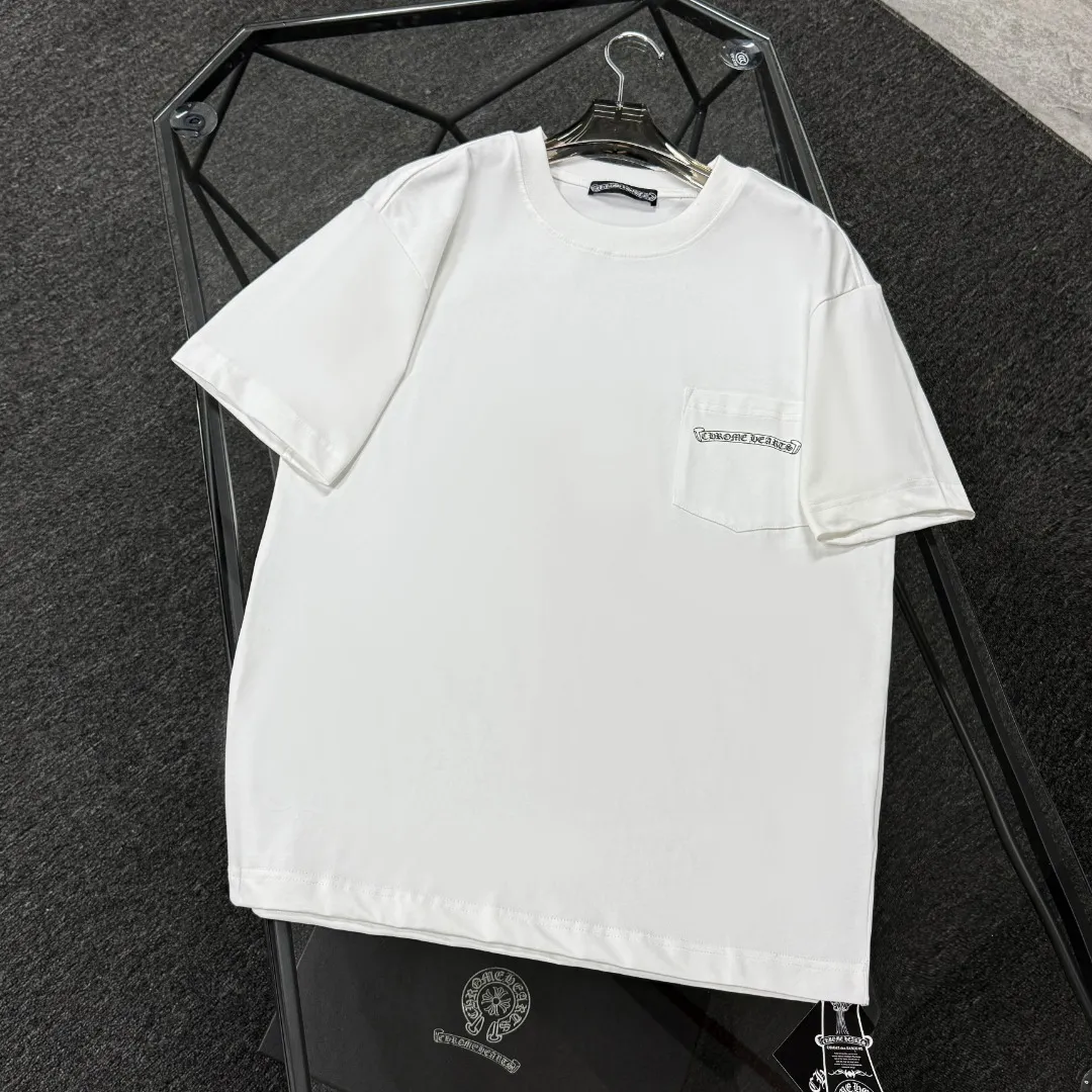 P170 Chrome Hearts 25 high-end versions. The fabric is made of 300 grams of high-density pure cotton. It does not deform or shrink. It has three labels. It is the same style for men and women. Technology: suede foaming + digital printing. Color: white, black. SIZE: S-XL.